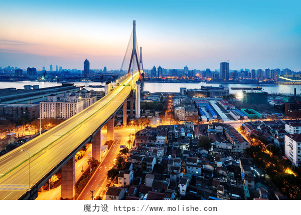 上海杨浦大桥的夜景中国上海市杨浦大桥